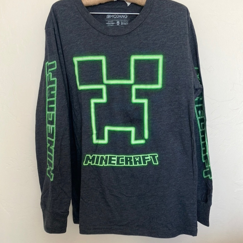 Mojang Minecraft Long-sleeved Shirt, Size M.